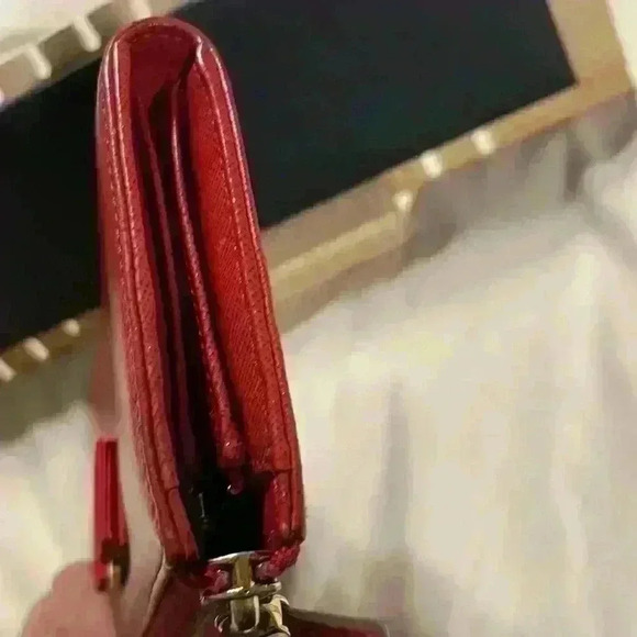 Ferragamo Zip Wallet w/ Dust Bag - Picture 6 of 11